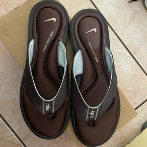 Nike Womens Comfort Thong Size 10 Pre-Owned Brown